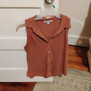 Urban Outfitters Sleeveless Button-Down Shirt in Rust